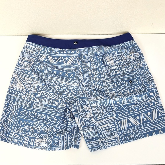 Quicksilver 4 Way Stretch Water Repellent Board Shorts Size 40 - Picture 2 of 6